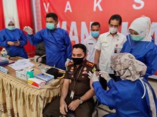 Forkopinda Kuansing Jalani Vaksinasi Tahan Pertama, Kajari Kuansing: Rasanya Semakin Segar